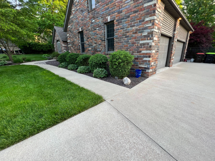 Driveway Power Washing in Germantown Hills, IL Thumbnail