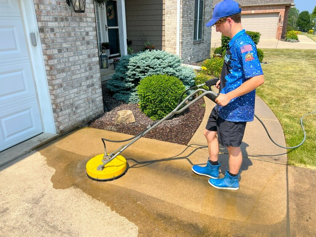 Professional Driveway Cleaning in Germantown Hills Illinois Thumbnail